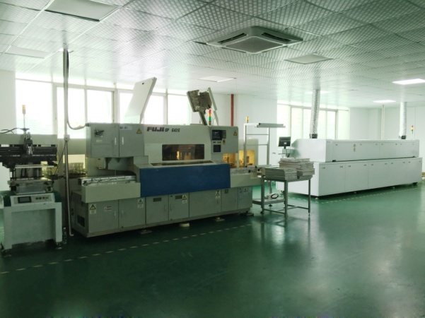 SMT and reflow equipment on the TUODI factory floor